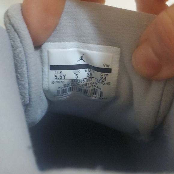 Shoes - Picture 5 of 5